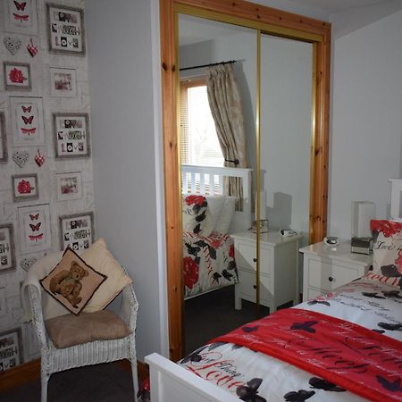 Dunroamin Self-Catering Apartment Авимор Екстериор снимка