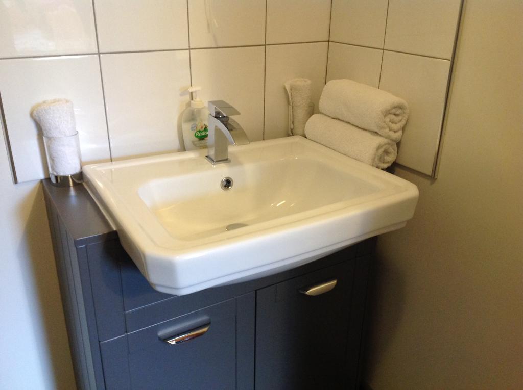 Dunroamin Self-Catering Apartment Авимор Екстериор снимка