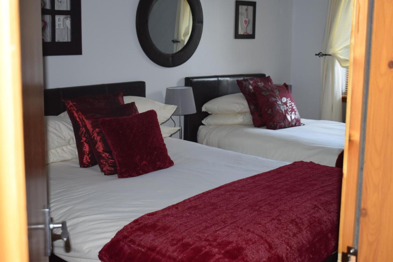 Dunroamin Self-Catering Apartment Авимор Екстериор снимка