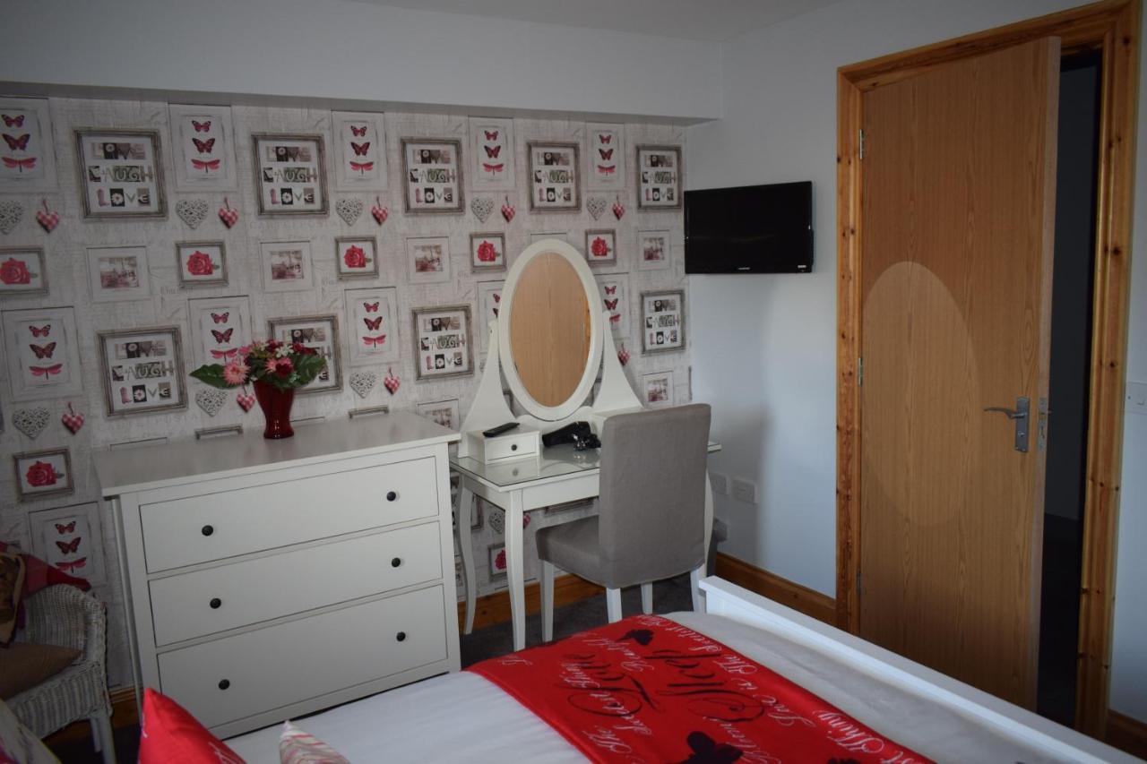 Dunroamin Self-Catering Apartment Авимор Екстериор снимка