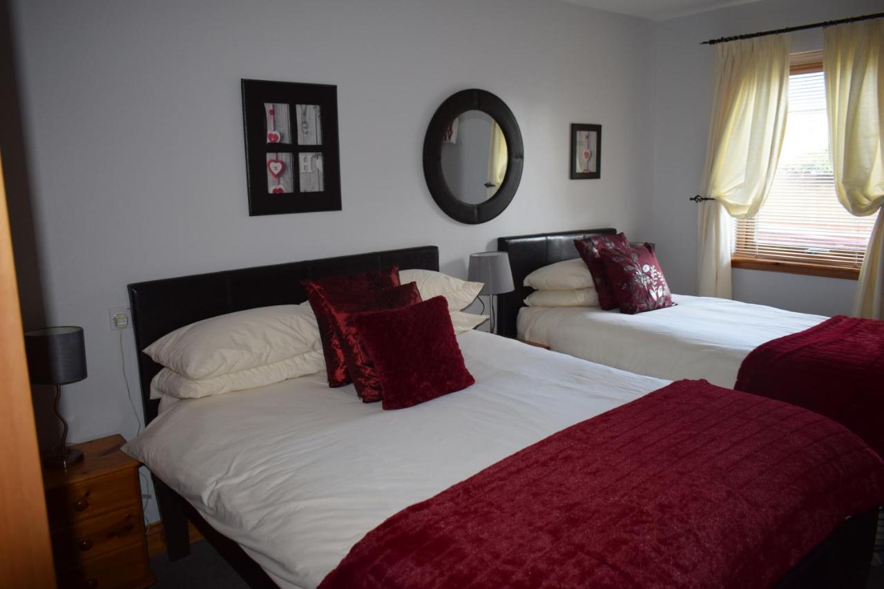 Dunroamin Self-Catering Apartment Авимор Екстериор снимка